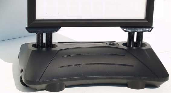 Socle lestable roulettes chevalet ressorts Socle lestable polymère noir 25 litres avec deux roulettes intégrées et bouchon remplissage eau sable chevalet A1 ressorts