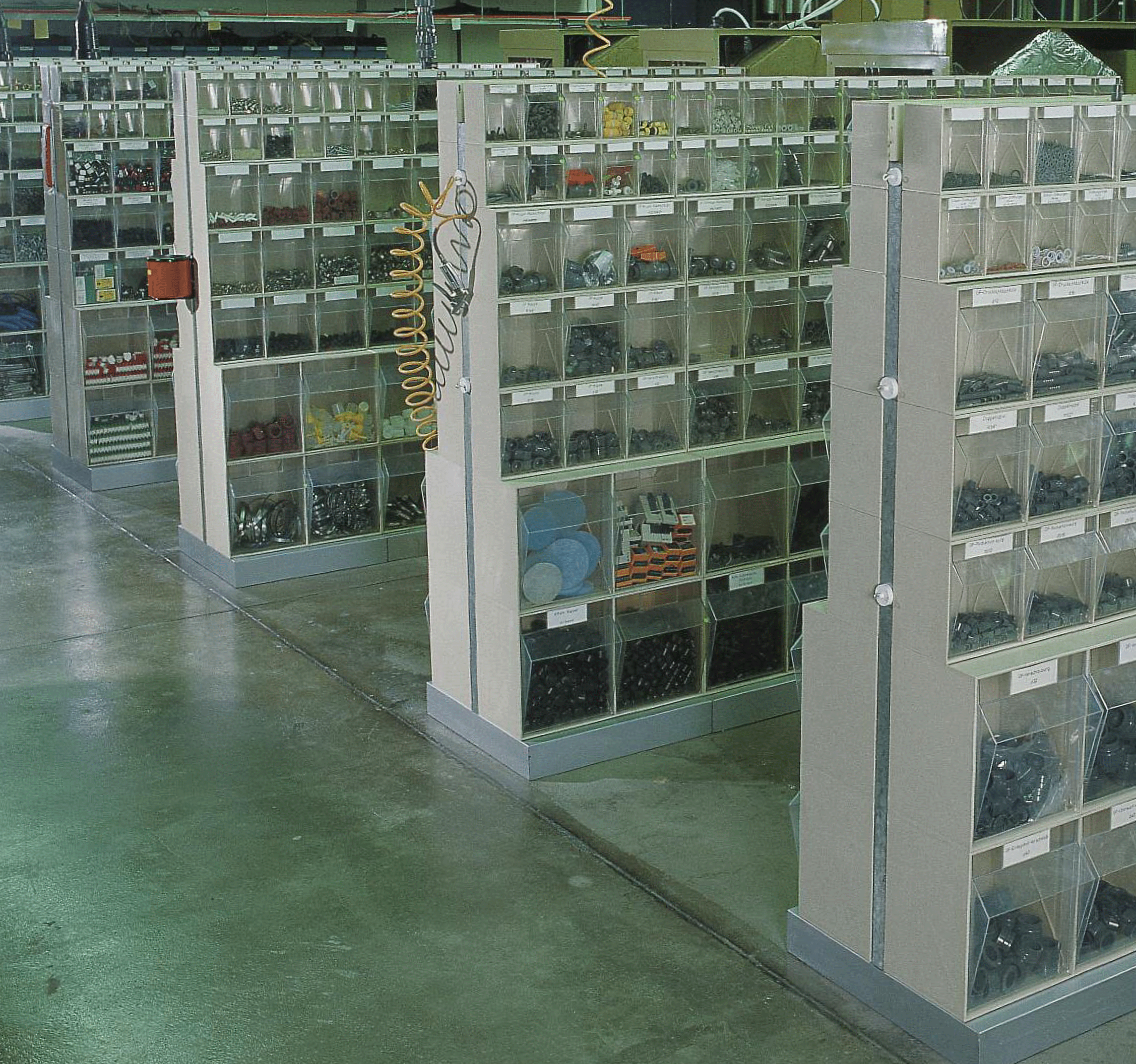 Etagères indsutielles en situations