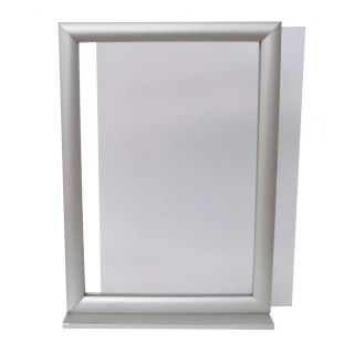 Insertion d'un visuel A4 dans un porte visuel A4 NIDEA4 vertical